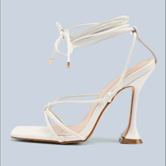 Never Worn White Heels - Picture 4 of 9